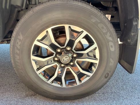 Used 2023 Toyota Tacoma TRD Sport AWD/4WD image 31