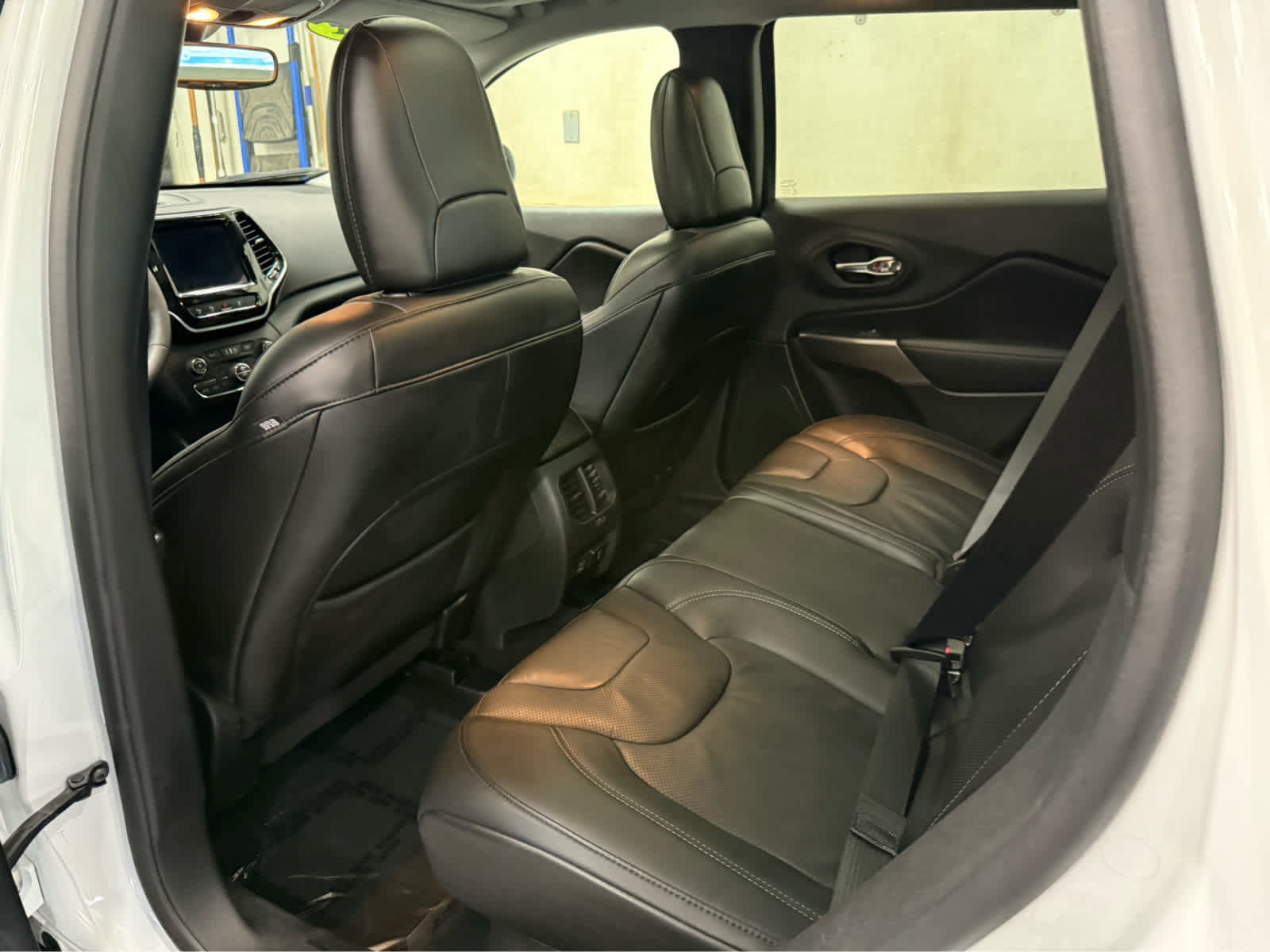 Used 2021 Jeep Cherokee Limited AWD/4WD image 22