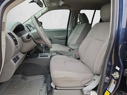 Used 2019 Nissan Frontier SV image 16