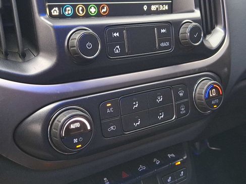 Used 2021 Chevrolet Colorado Z71 AWD/4WD image 16