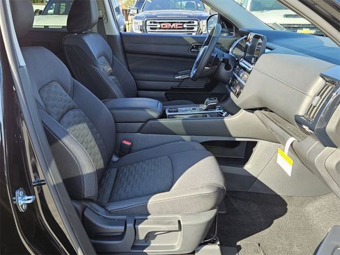 New 2025 Nissan Pathfinder SV image 14