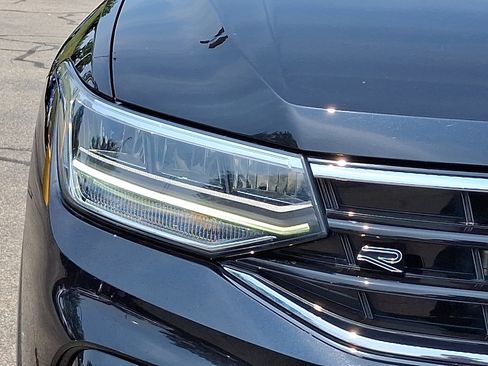 Used 2022 Volkswagen Tiguan SE R-Line AWD/4WD image 9
