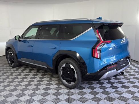 Used 2024 Kia EV9 Land image 7