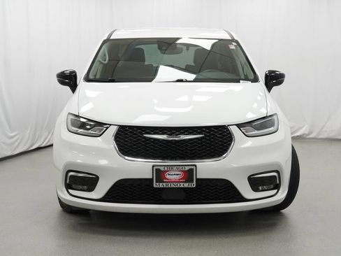 Used 2024 Chrysler Pacifica Limited FWD image 7