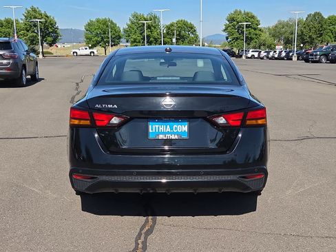 Used 2025 Nissan Altima 2.5 SV FWD image 13
