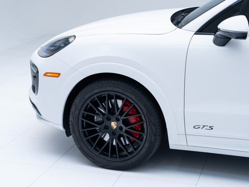 Used 2021 Porsche Cayenne GTS image 11