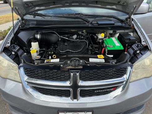 Used 2013 Dodge Grand Caravan SXT FWD image 30