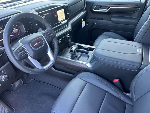 New 2026 GMC Sierra 1500 SLT image 11