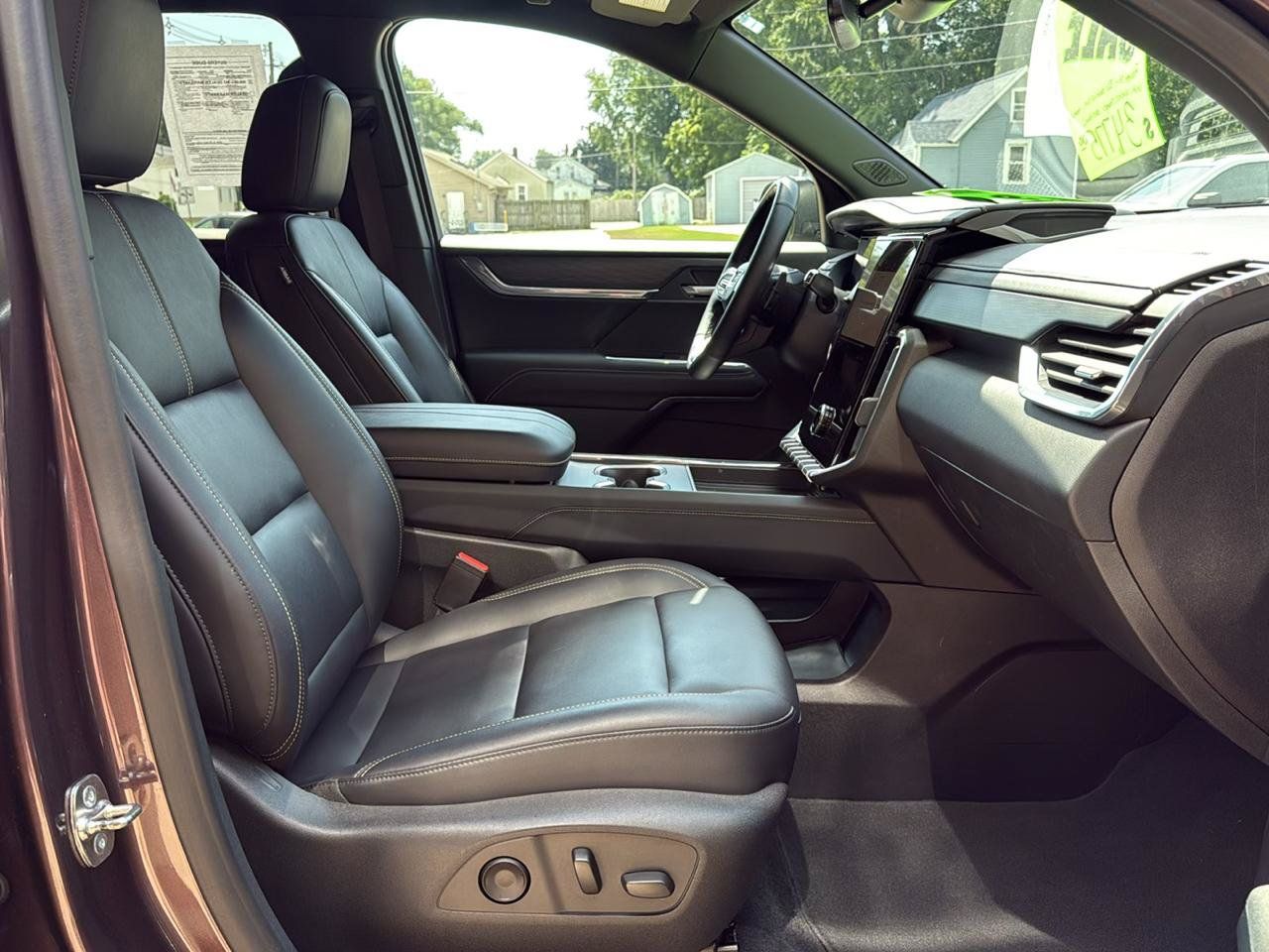 Used 2024 GMC Acadia Elevation AWD/4WD image 27