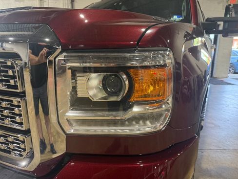 Used 2017 GMC Sierra 2500 Denali w/ Duramax Plus Package AWD/4WD image 21