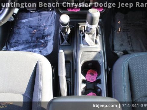 Used 2021 Jeep Wrangler Unlimited Islander image 14