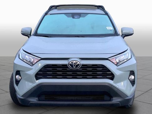 Used 2020 Toyota RAV4 XLE w/ Convenience Package FWD image 4