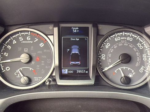 Certified 2022 Toyota Tacoma TRD Off-Road image 21