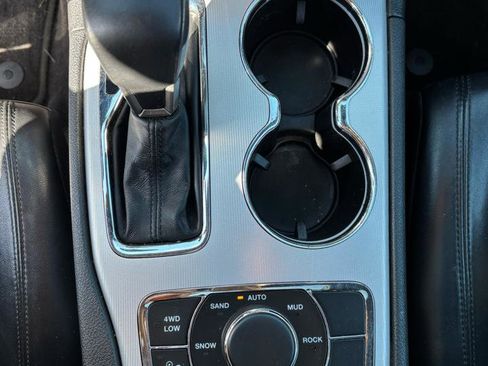 Used 2018 Jeep Grand Cherokee Limited AWD/4WD image 12