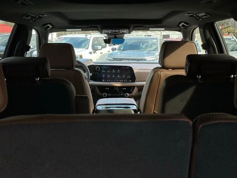 New 2026 Chevrolet Suburban High Country image 9