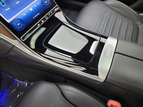Certified 2022 Mercedes-Benz C 300 4MATIC Sedan image 11