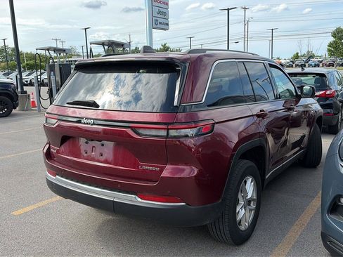 Used 2023 Jeep Grand Cherokee Laredo AWD/4WD image 6