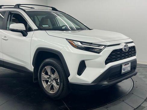 Used 2025 Toyota RAV4 XLE w/ Convenience Package FWD image 6