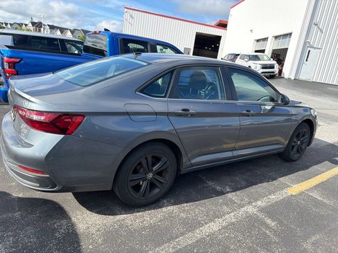 Used 2023 Volkswagen Jetta SE w/ Black Wheel Package FWD image 6