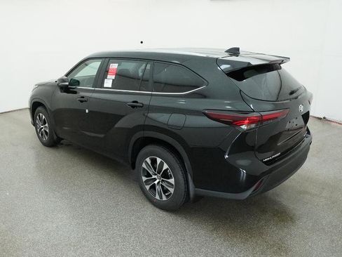 New 2026 Toyota Highlander XLE AWD/4WD image 16