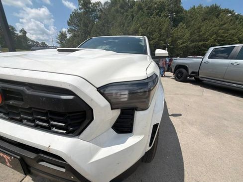 Used 2025 Toyota Tacoma TRD Sport AWD/4WD image 33