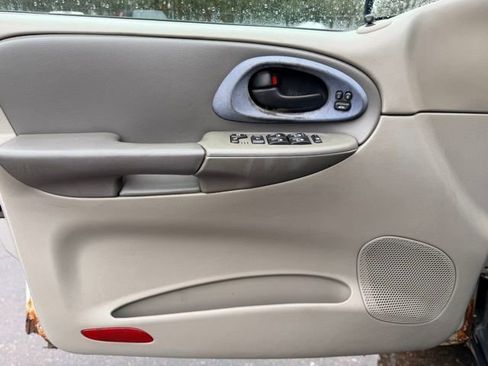 Used 2004 Chevrolet TrailBlazer LT w/ LT Preferred Equipment Group image 16