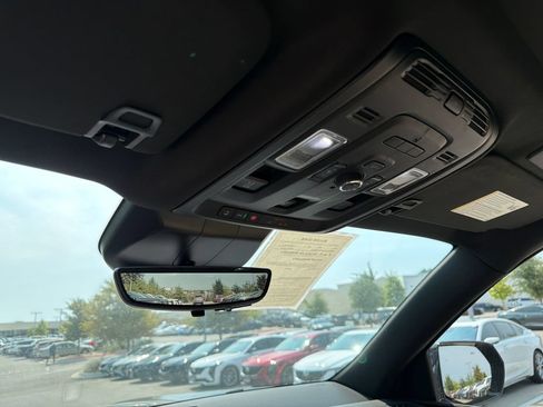 Used 2023 Cadillac Escalade Premium Luxury AWD/4WD image 29