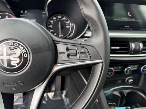 Used 2018 Alfa Romeo Stelvio AWD image 18
