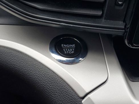 Used 2022 Ford Explorer XLT image 25