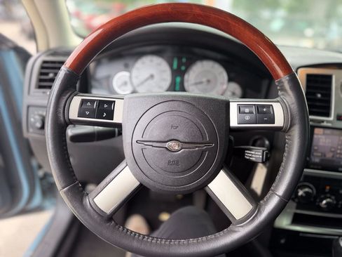 Used 2013 Chrysler 300 RWD image 13