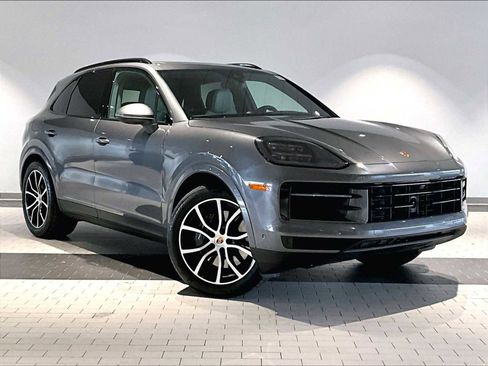Used 2025 Porsche Cayenne image 12