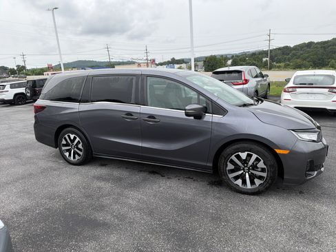 Used 2025 Honda Odyssey EX-L image 2