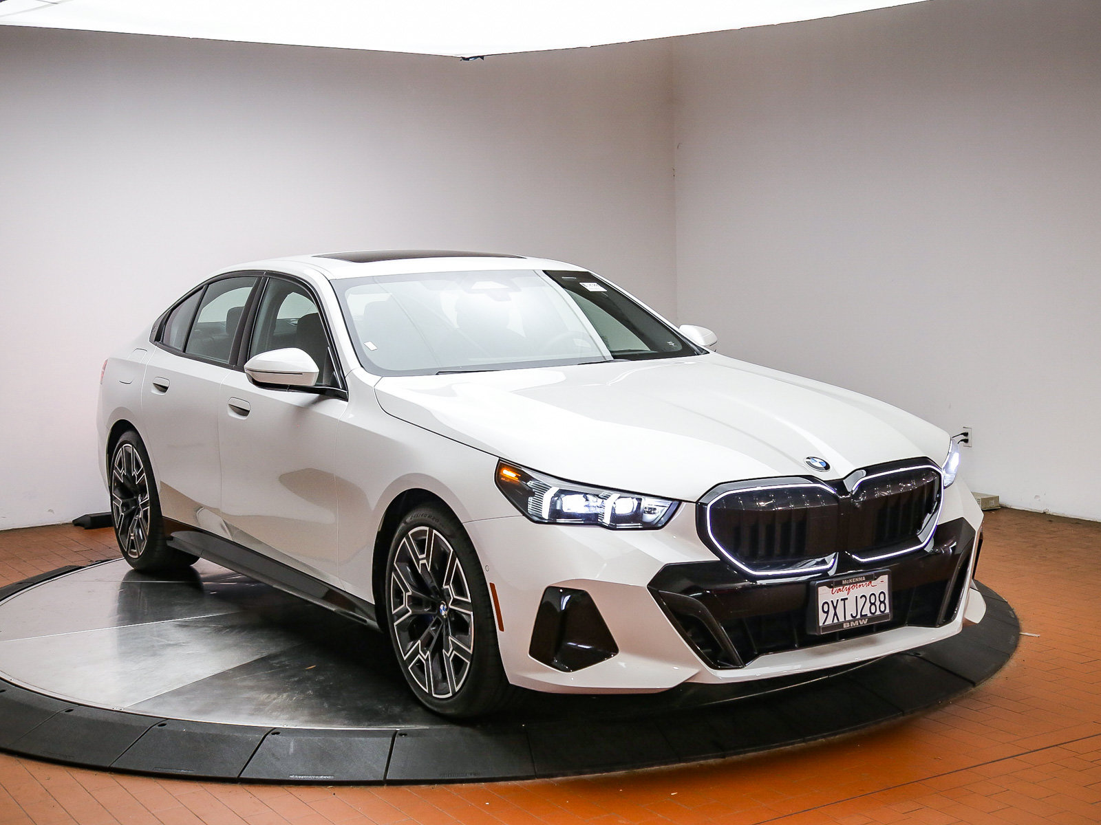Used 2026 BMW 530i w/ M Sport Package RWD image 3