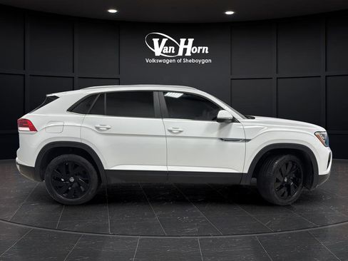 Used 2024 Volkswagen Atlas Cross Sport SE w/ Panoramic Sunroof Package AWD/4WD image 8