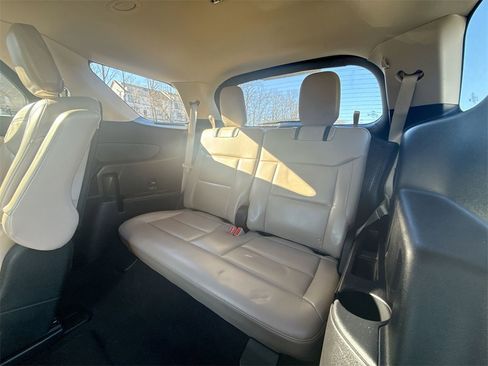 Used 2021 Ford Explorer XLT w/ Equipment Group 202A image 26