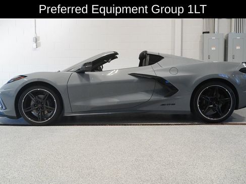 Used 2025 Chevrolet Corvette Stingray Coupe w/ 1LT RWD image 3