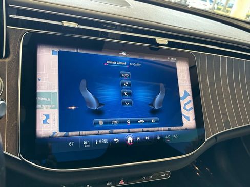 Used 2025 Mercedes-Benz E 350 4MATIC Sedan image 19