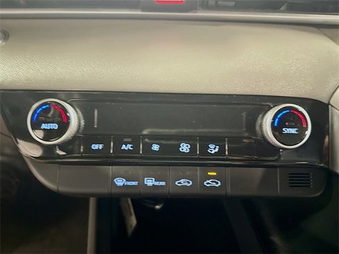 Used 2023 Hyundai Elantra SEL image 22