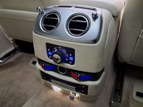 Used 2011 Rolls-Royce Ghost image 38