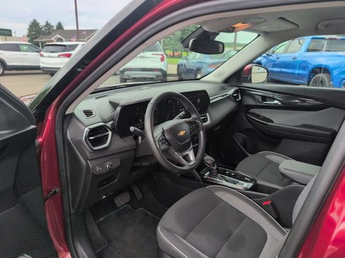 Used 2024 Chevrolet TrailBlazer LT w/ Convenience Package AWD/4WD image 6