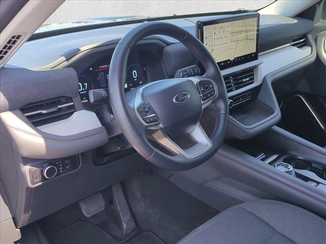 Used 2025 Ford Explorer Active AWD/4WD image 10