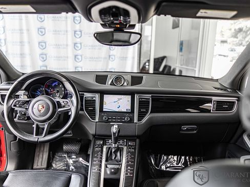 Used 2018 Porsche Macan AWD/4WD image 35
