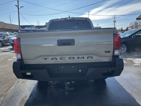 Used 2016 Toyota Tacoma TRD Off-Road w/ Towing Package image 6