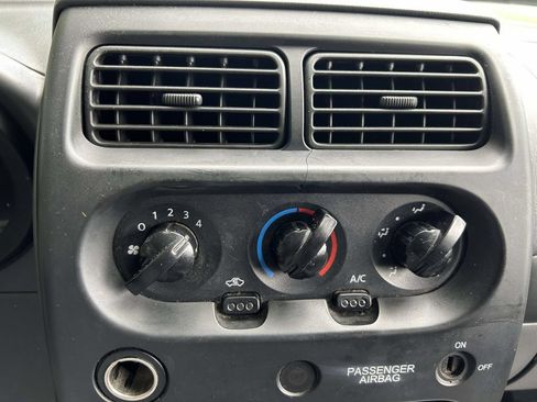 Used 2004 Nissan Frontier XE w/ (VTP) Value Truck Pkg RWD image 15