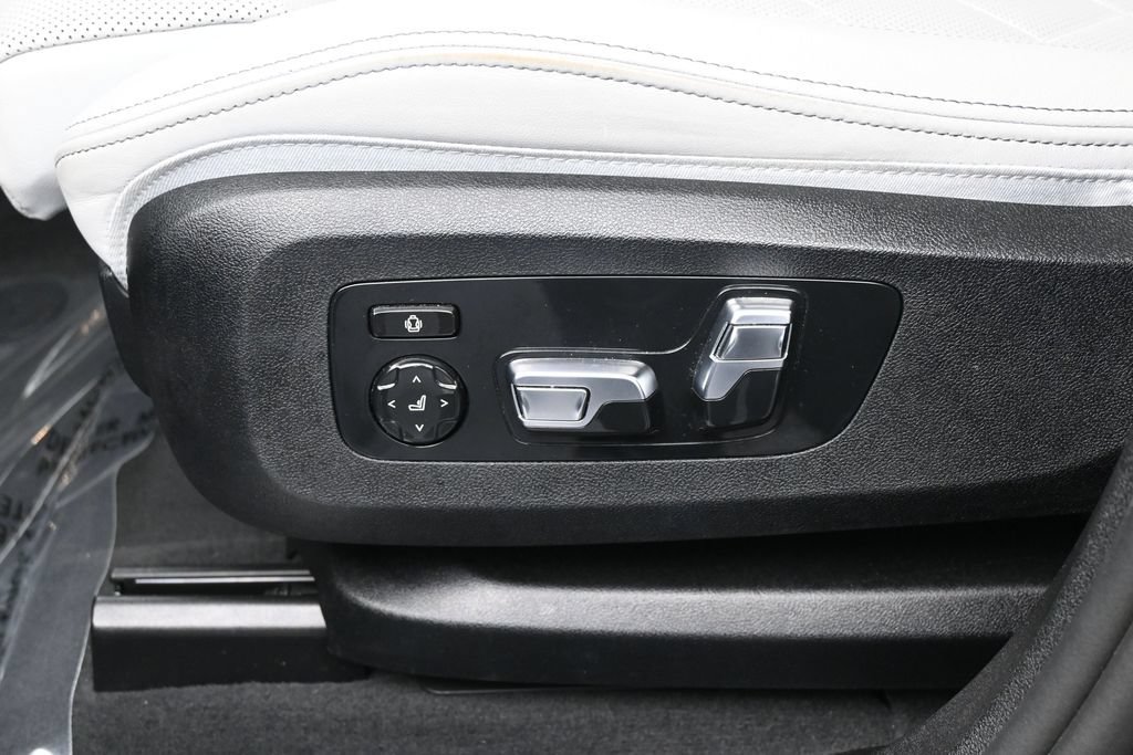 Used 2025 BMW X6 xDrive40i AWD/4WD image 12