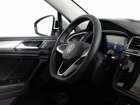 Used 2024 Volkswagen Tiguan SE AWD/4WD image 26