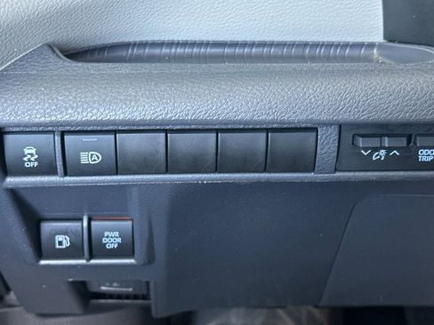 Used 2022 Toyota Sienna XLE FWD image 30