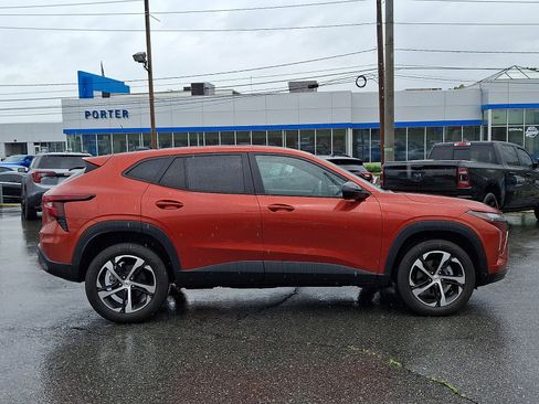Certified 2024 Chevrolet Trax RS w/ Sunroof Package FWD image 7