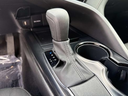 Used 2020 Toyota Camry LE w/ Convenience Package FWD image 32