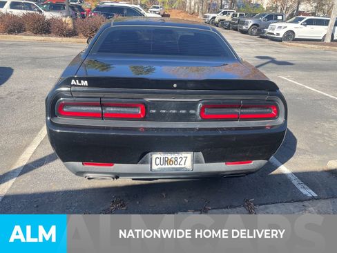 Used 2019 Dodge Challenger SXT image 5